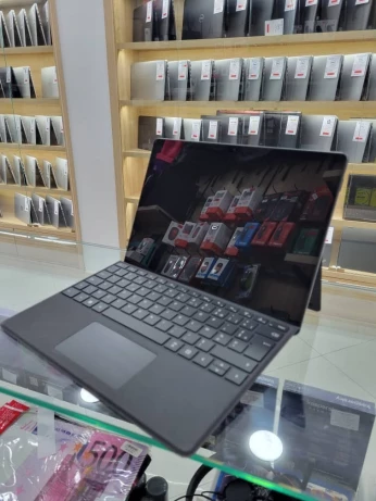Microsoft Surface Pro 8 i5 1135G7 8G 8gb 256 ssd 13" 3K Tactile Détachable