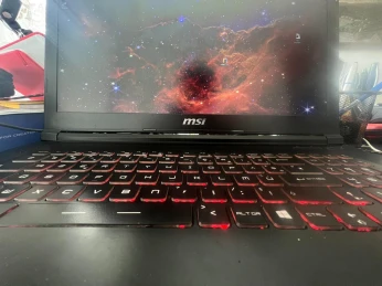 MSI GP72M 7REX Leopard Pro 17' - i7 1050ti