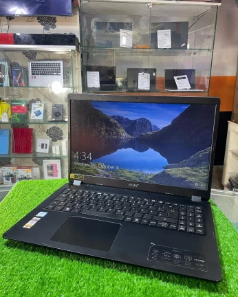 Acer Aspire 3 i5 8Gen 8 Gb ram 512 SSD intel UHD 15 Pouce FHD 180