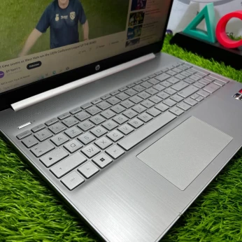 HP NOTEBOOK 15 RYZEN 7 5700U 16GB 512SSD 15.6*
