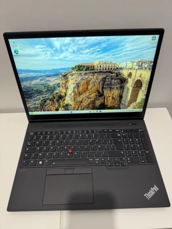 Lenovo p16v i7-13800H 32gb 1To RTX 2000 ada 8gb ddr6