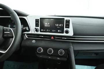 Hyundai Elantra 2025 4