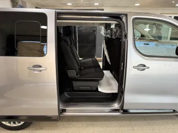 Peugeot Traveller Expert 2025 10