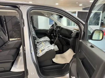 Peugeot Traveller Expert 2025 5