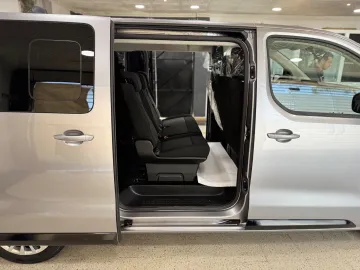 Peugeot Traveller Expert 2025 12