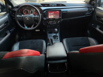 Toyota Hilux 2024 GR 16