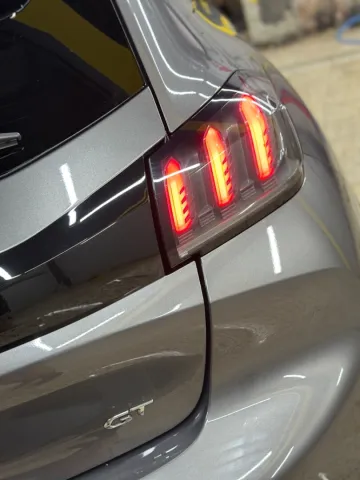 Peugeot 208 2023 GT 4