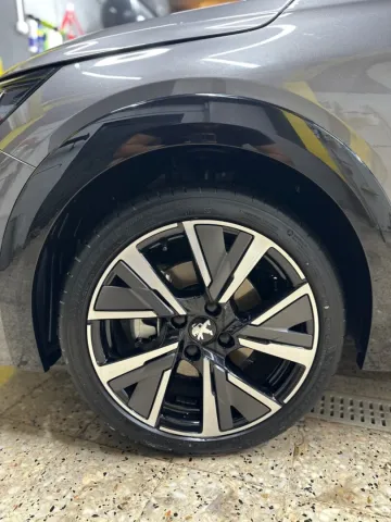 Peugeot 208 2023 GT 9