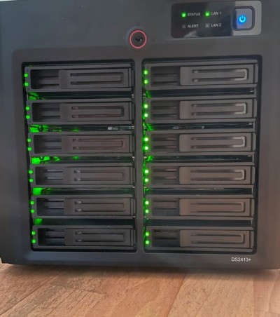 Serveur NAS Synology DS2415+ 12 baies avec disques dur 4to