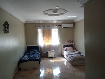 بيع شقة 4 غرف وهران وهران