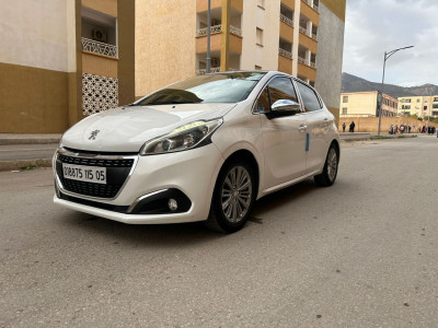 voitures-peugeot-208-2015-allure-facelift-batna-algerie