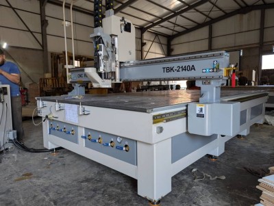 cnc router table 4x2 - Matériaux & Equipement - Ouedkniss.com - Algérie