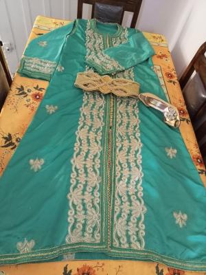 traditional-clothes-caftan-ain-el-hammam-tizi-ouzou-algeria