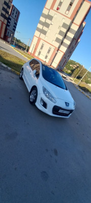 moyenne-berline-peugeot-308-2012-alleur-kaous-jijel-algerie