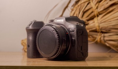 CANON EOS R7 
