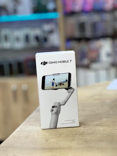 Stabilisateur DJI OSMO MOBILE 7