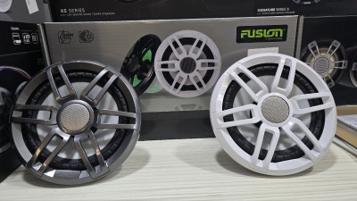 Haut Parleur Marin FUSION XS 7.7" LED RGB