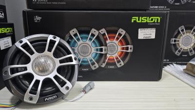 Haut Parleur Marin FUSION SIGNATURE 3I 6.5" 230W CHROME LED CRGBW
