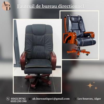 Fauteuil directionnel en cuir avec un rembourrage épais , des accoudoirs et piètement en bois