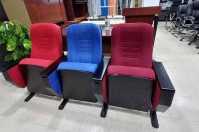 Fauteuils de conférence / كراسي قاعة المحاضرات