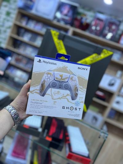 Manette PS5 sans fil dualsense ghost of yotei limited edition