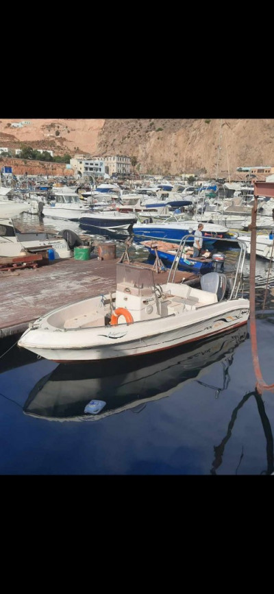 bateaux-barques-polyor-port-oran-algerie