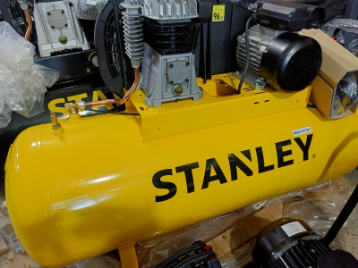 Compresseur 200l stanly italy