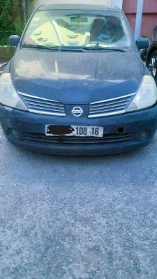 berline-nissan-tiida-4-portes-2008-04-algerie