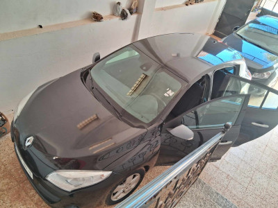 moyenne-berline-renault-megane-3-2010-saida-algerie