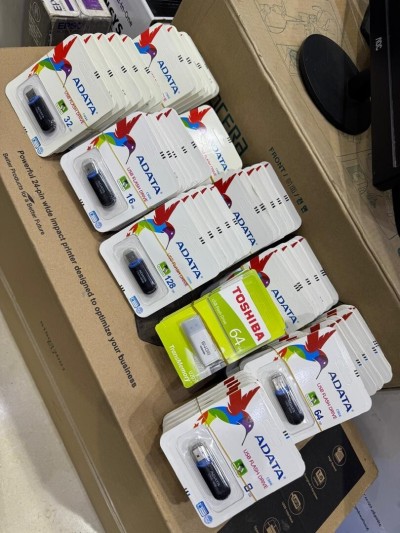 FLASH DISQUE ADATA / TOSHIBA 