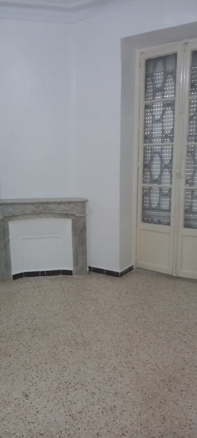 بيع شقة 5 غرف الجزائر الجزائر وسط