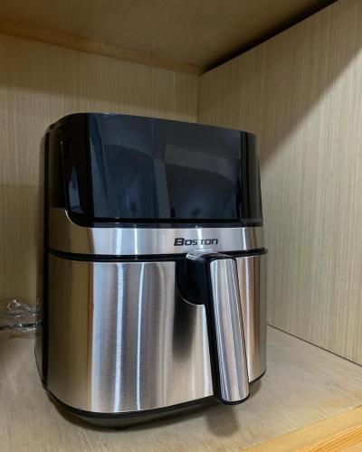 PROMO Air fryer Boston 5,5L 1700Watt 8en1 fonction de cuisson/sans huile / écran tactile 16500Da