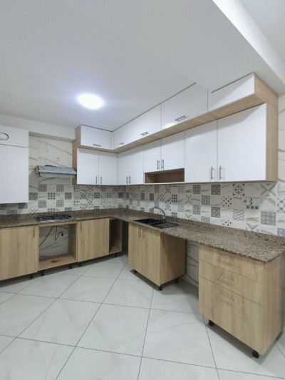 بيع شقة 4 غرف وهران وهران