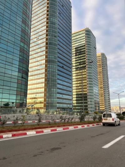 بيع شقة 5 غرف وهران وهران