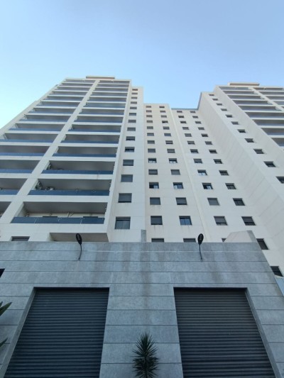 بيع شقة 3 غرف وهران وهران