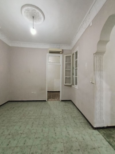 بيع شقة 3 غرف وهران وهران