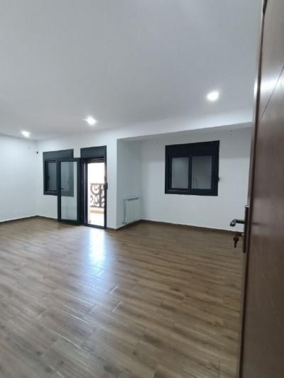 بيع شقة 6 غرف وهران وهران