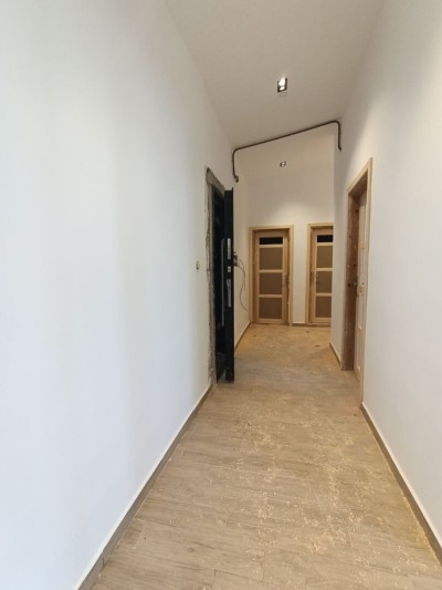 بيع شقة طابق فيلا 3 غرف 4 غرف وهران الكرمة