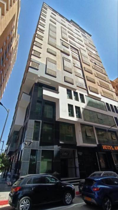 بيع شقة 4 غرف وهران وهران