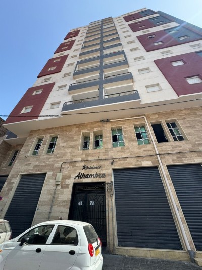 بيع شقة 4 غرف وهران وهران