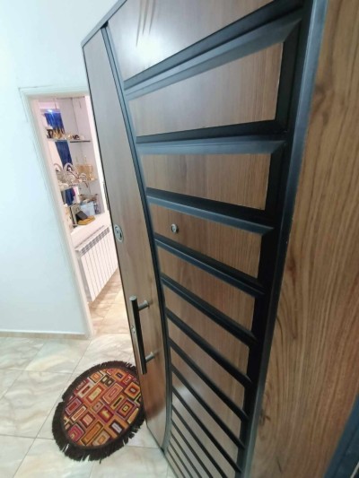 بيع شقة 3 غرف وهران وهران