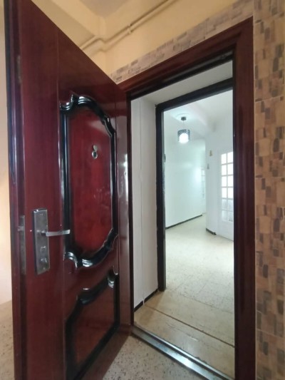 بيع شقة 7 غرف وهران عين البية