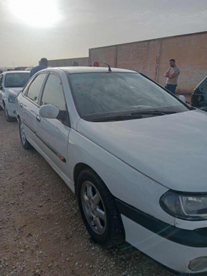 voitures-renault-laguna-1-1999-sougueur-tiaret-algerie