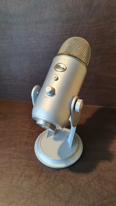 Microphone USB Blue Yeti, Microphone for Recording, Streaming, Gaming, Podcasting; LOGITECH