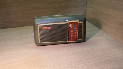 Petite Radio portatif rétro OPTALIX modèle Saint James des années 60
