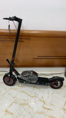 motos-et-scooters-iscooter-tarotint-2024-blida-algerie