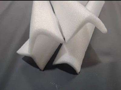 Mousse EPE en L/U :L'armure invisible pour vos portes, fenêtres et meubles!