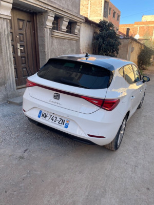 moyenne-berline-seat-leon-2021-style-bouira-algerie