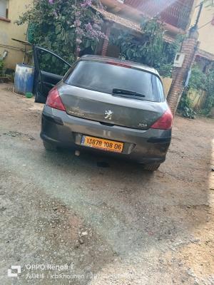 moyenne-berline-peugeot-308-2008-ouzellaguen-bejaia-algerie