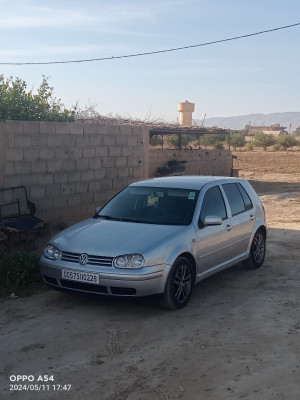 average-sedan-volkswagen-golf-4-2002-msila-algeria